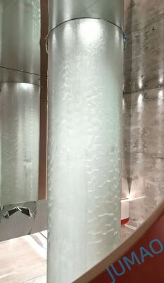 Tường nước lưới kim loại sáng tạo mang lại hiệu ứng hình ảnh tuyệt đẹp