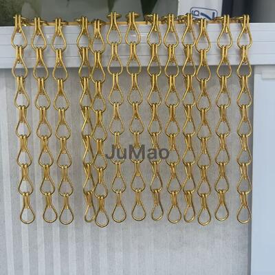 Tấm rèm kim loại trang trí được gắn trên trần nhà phù hợp với không gian hoàn hảo trong phòng họp, sảnh và môi trường bán lẻ.